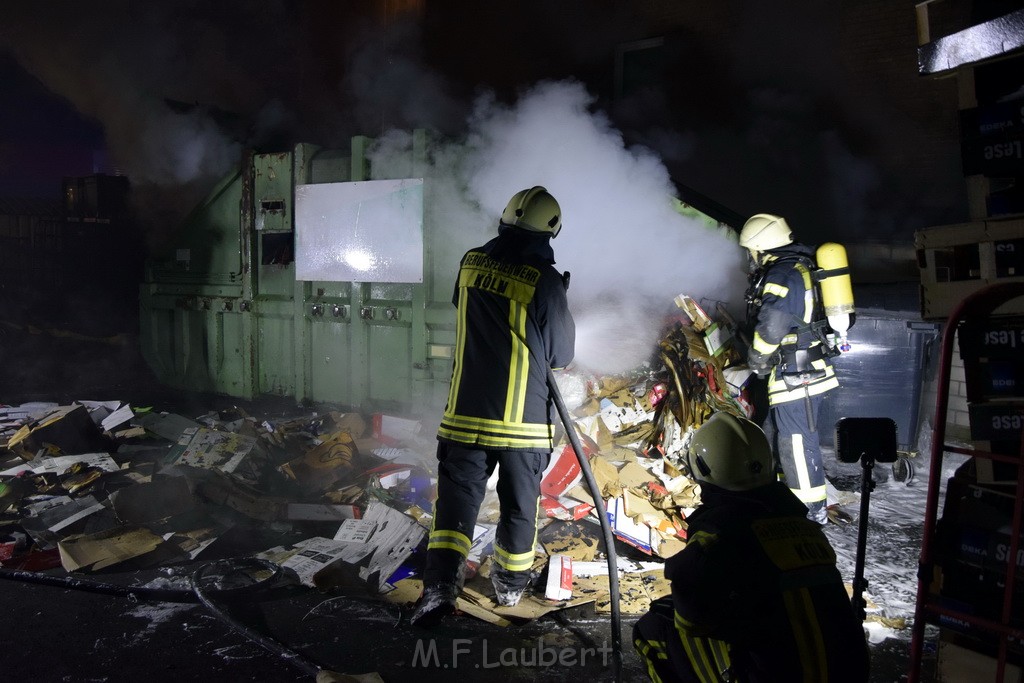 Feuer Papp Presscontainer Koeln Hoehenberg Bochumerstr P280.JPG - Miklos Laubert